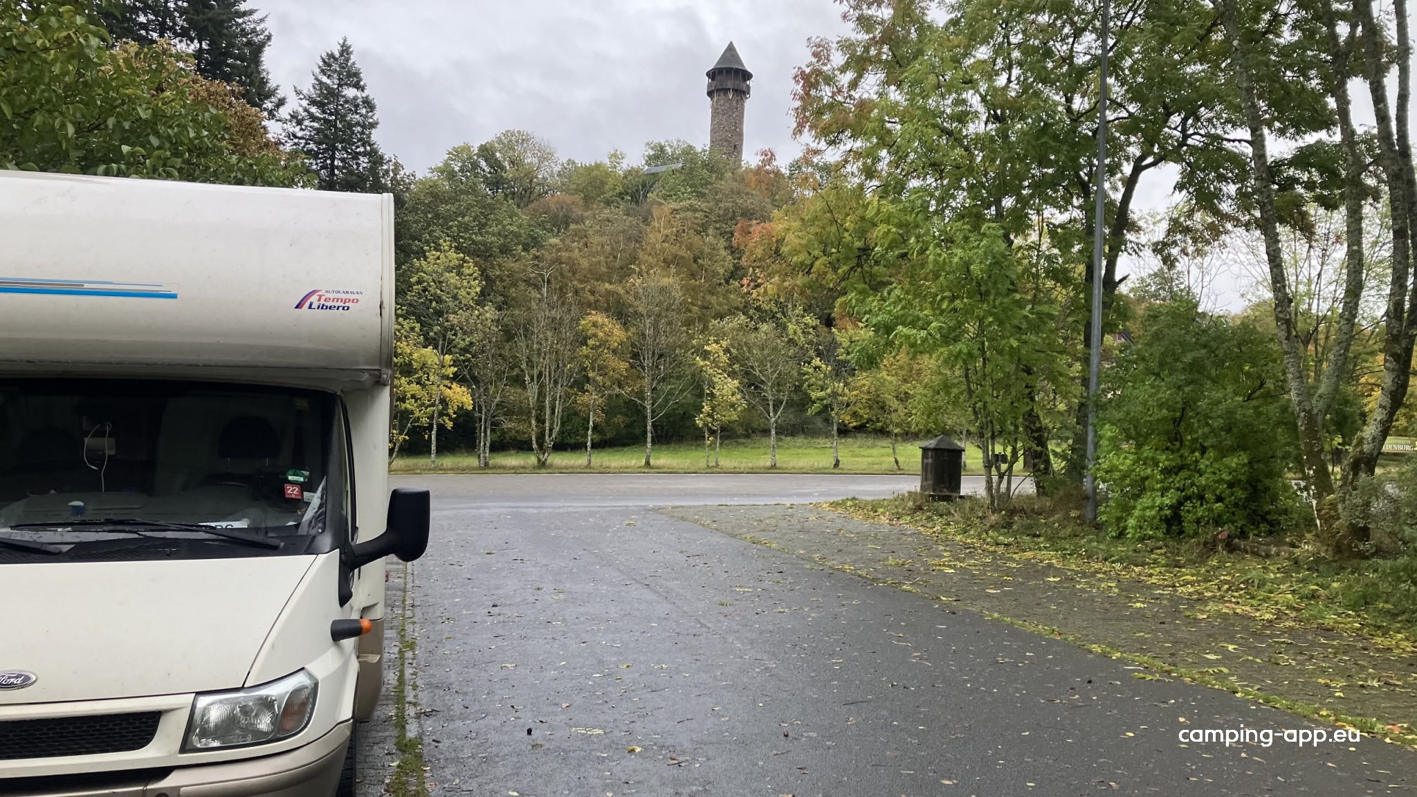 Übernachtungsparkplatz Kempfeld — Ved restaurang in Kempfeld