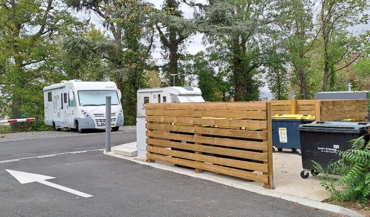 Aire de camping-car de Saint-Etienne (Loire) — Karavan Sitesi in Saint Étienne