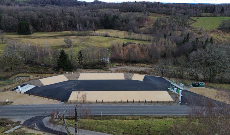 Aire de camping-car de Cros (Puy de Dôme) — Stellplatz in Cros