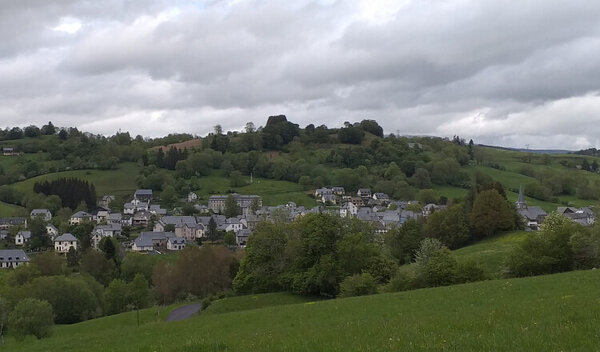 Aire de camping-car de Égliseneuve-d’Entraigues (Puy de Dôme) — Photo 2