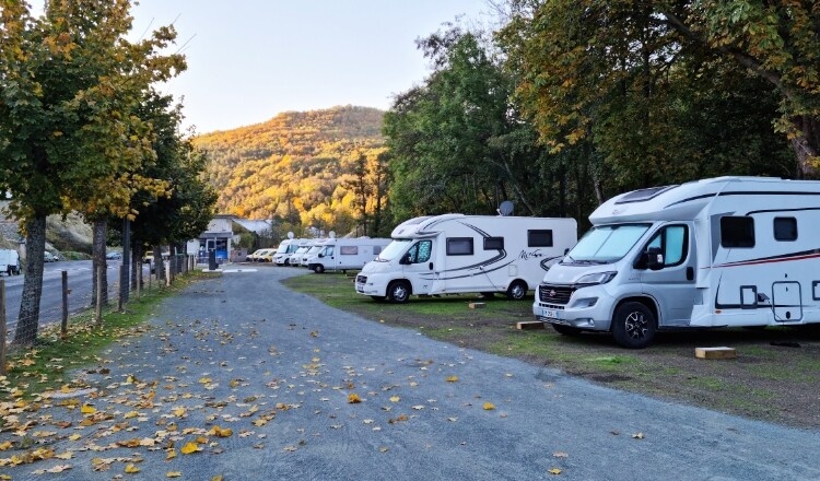 Aire de camping-car de Saint-Nectaire (Puy de Dôme) — Area Autocaravanas in Saint Nectaire