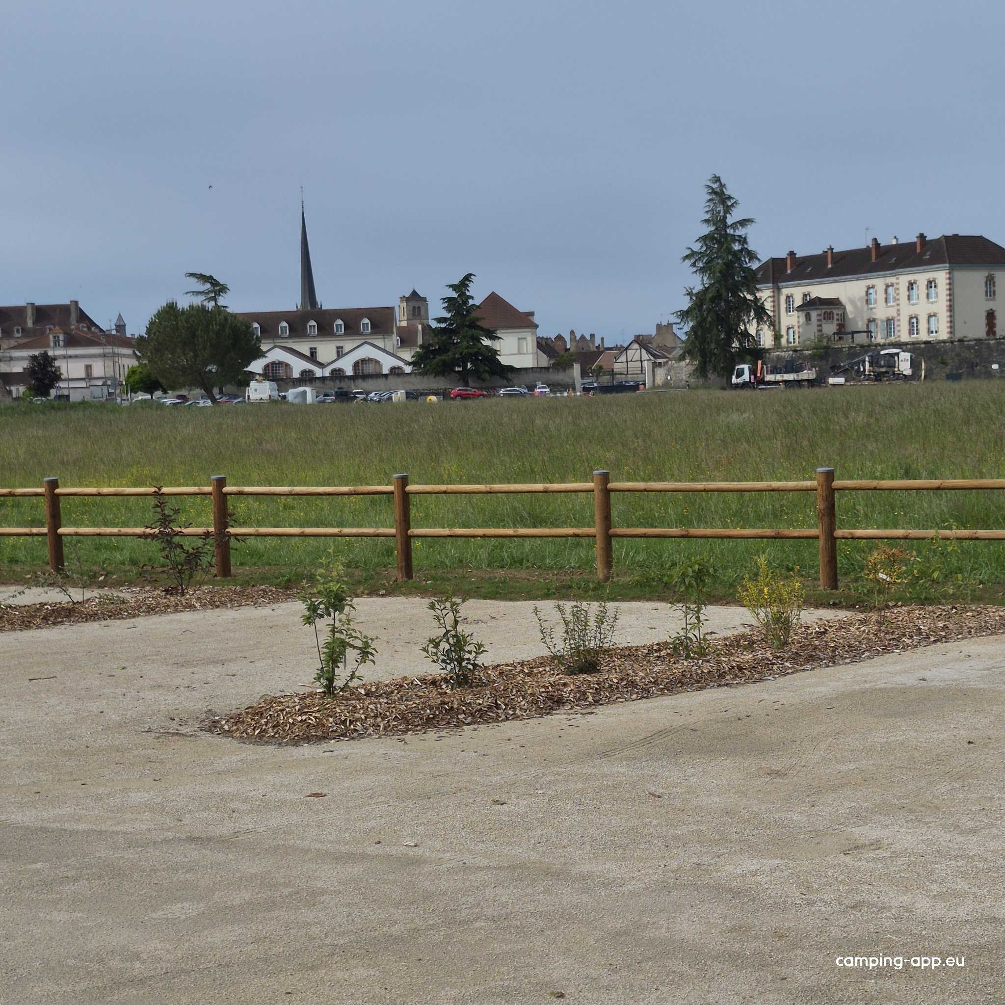 Aire de camping-car de Auxonne (Côte d'Or) — Fotoğraf 2