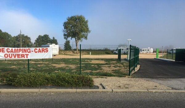 Aire de camping-car de Bantanges, Bords de Seille (Saône et Loire) — Photo 2