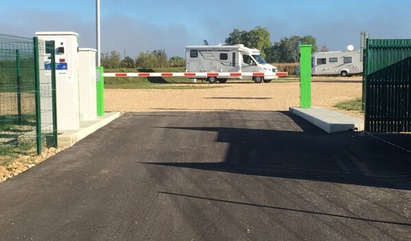 Aire de camping-car de Bantanges, Bords de Seille (Saône et Loire) — Photo 3