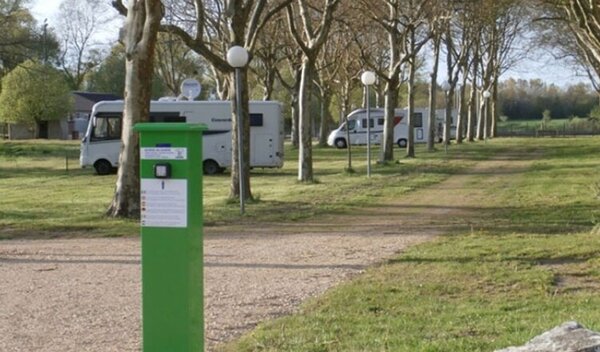 Aire de camping-car de Bruère-Allichamps (Cher) — Photo 2