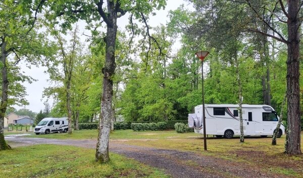 Aire de camping-car de Neuvy-sur-Barangeon (Cher) — Photo 2
