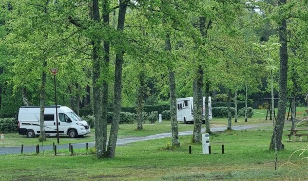 Aire de camping-car de Neuvy-sur-Barangeon (Cher) — Photo 3