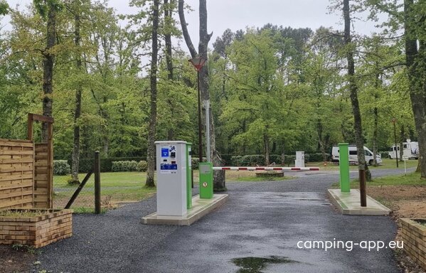 Aire de camping-car de Neuvy-sur-Barangeon (Cher) — Photo 4
