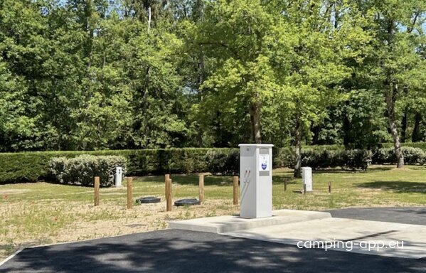 Aire de camping-car de Neuvy-sur-Barangeon (Cher) — Photo 5