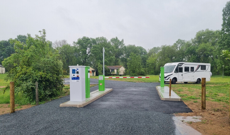 Aire de camping-car de Thénioux (Cher) — Area di sosta in Thénioux