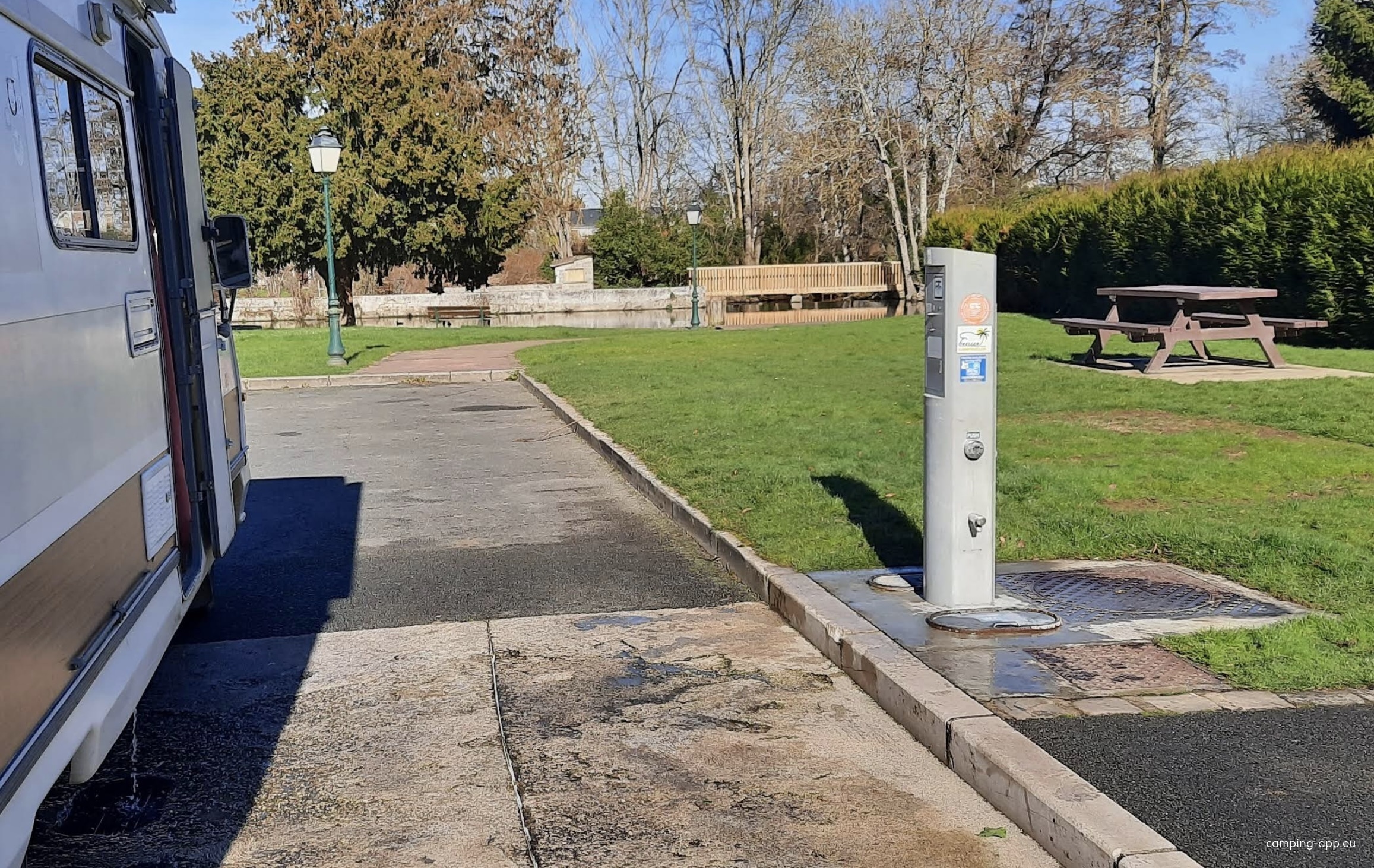 Aire de camping-car de Yèvres (Eure et Loir) — Aire camping car in Yèvres