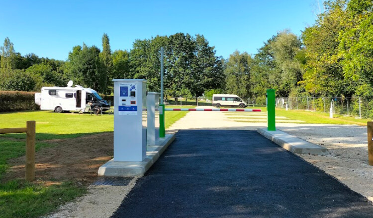 Aire de camping-car de Les Villages Vovéens (Eure et Loir) — Camperplads in Les Villages Vovéens