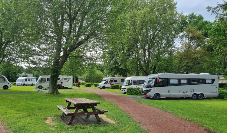 Aire de camping-car de Cinq-Mars-la-Pile (Indre et Loire) — Campervan Site in Cinq Mars la Pile