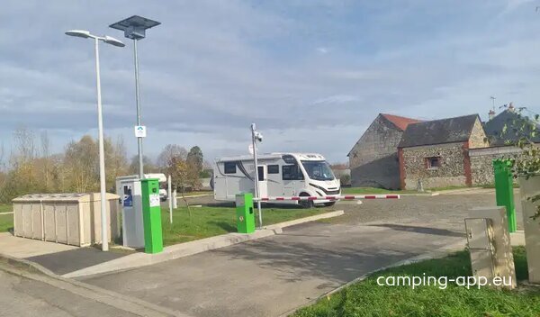Aire de camping-car de Saint-Genouph (Indre et Loire) — Photo 4
