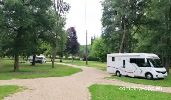 Aire de camping-car de Les Montils, Châteaux de la Loire (Loir et Cher)