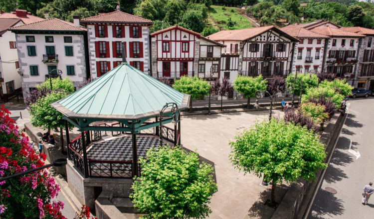 Aire de camping-car de Lesaka (Navarra) — Campervan Site in Lesaka