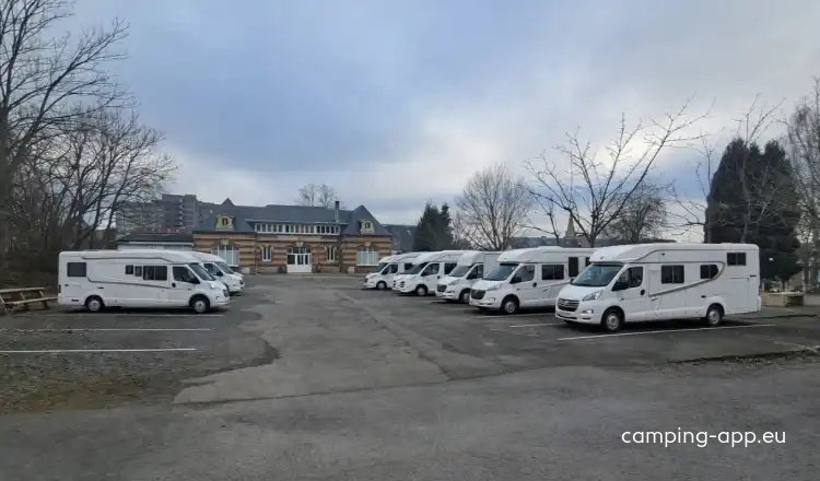 Aire de camping-car de l'École de Lisieux (Calvados) — Karavan Sitesi in Lisieux 14100 Lisieux