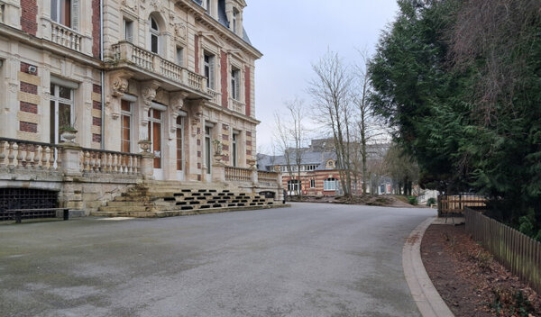 Aire de camping-car de l'École de Lisieux (Calvados) — Photo 3