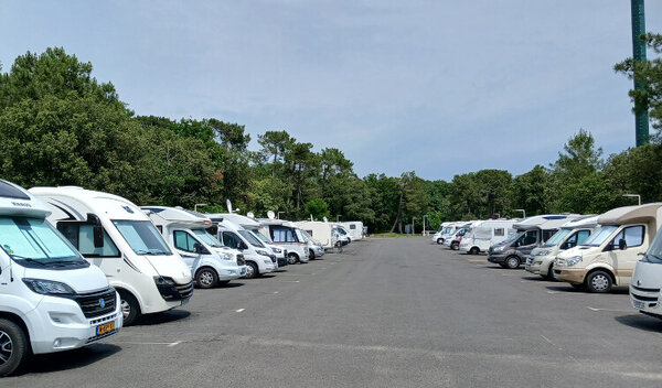 Aire de camping-car de La Palmyre, Les pins de Cordouan (Charente Maritime) — Photo 3