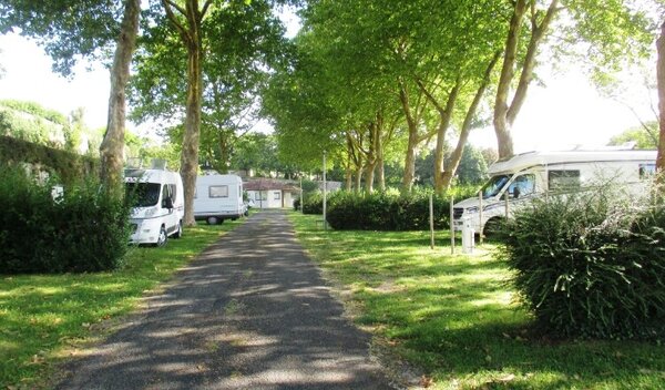 Aire de camping-car de Taillebourg, Le Château (Charente Maritime)
