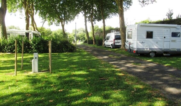 Aire de camping-car de Taillebourg, Le Château (Charente Maritime) — Photo 2