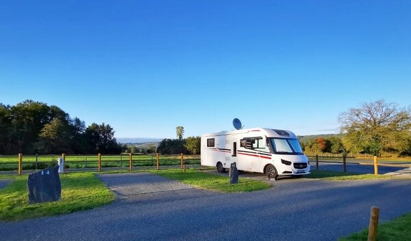 Aire de camping-car de Allassac, Garavet rives de Vézère (Corrèze) — Photo 2