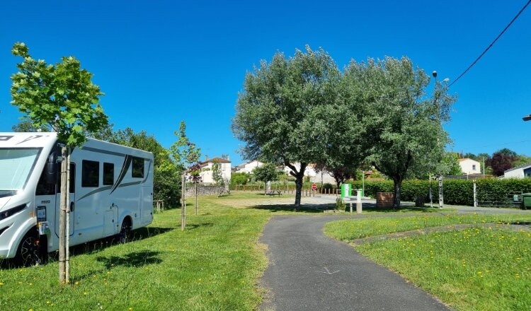 Camping de mon Village de Azay-sur-Thouet (Deux Sèvres) — Cámping in Azay sur Thouet