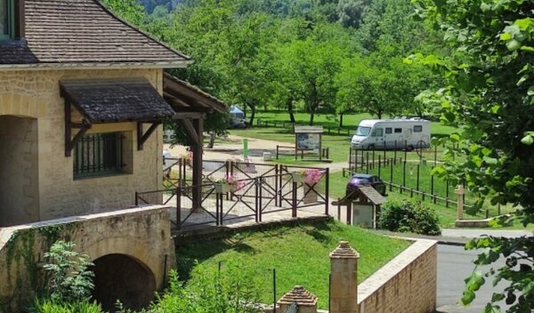 Aire de camping-car de Carsac-Aillac (Dordogne) — Photo 3