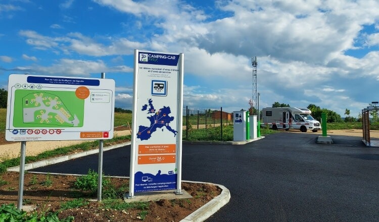 Aire de camping-car de Rouffignac-de-Sigoulès (Dordogne) — Camperplaats in Rouffignac de Sigoulès