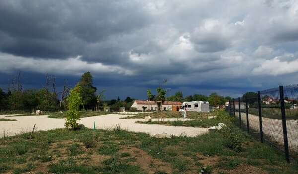 Aire de camping-car de Rouffignac-de-Sigoulès (Dordogne) — Photo 2