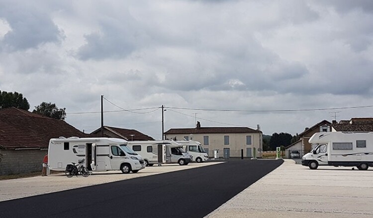 Aire de camping-car de Saint-Antoine-de-Breuilh, La Pergola (Dordogne) — Sítio para autocaravanas in Saint Antoine de Breuilh
