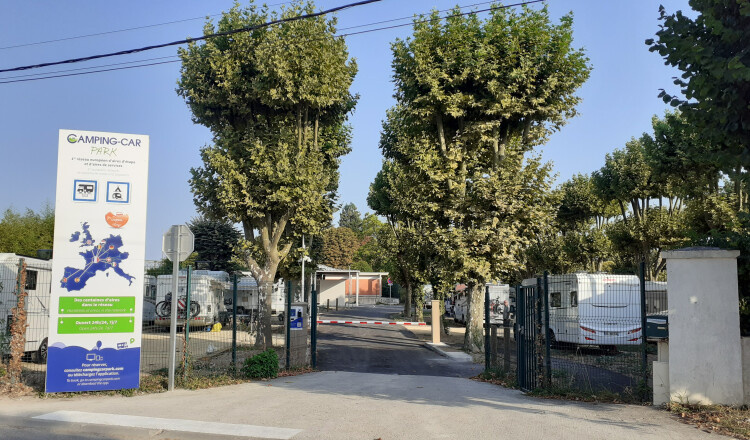 Camping de mon Village de Cadillac-sur-Garonne (Gironde) — Cámping in Cadillac