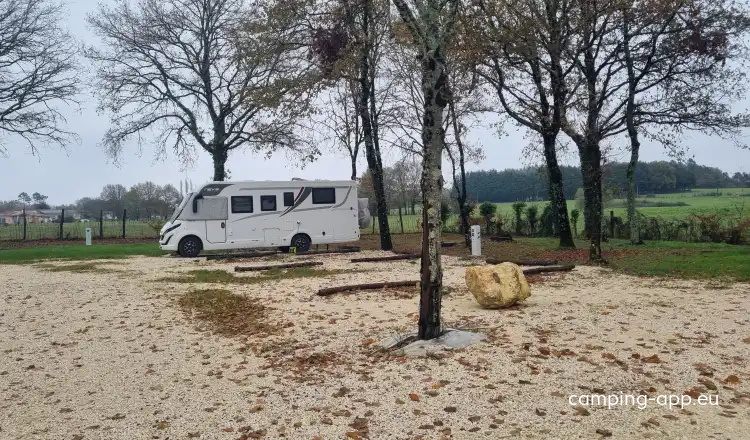 Aire de camping-car de Saint-Christophe-de-Double (Gironde) — Ställplats in Saint Christophe de Double