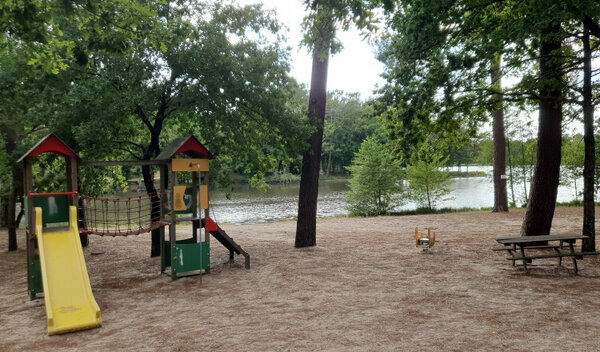 Aire de camping-car de Saint-Christophe-de-Double (Gironde) — Photo 2