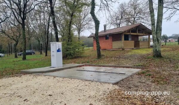 Aire de camping-car de Saint-Christophe-de-Double (Gironde) — Photo 4