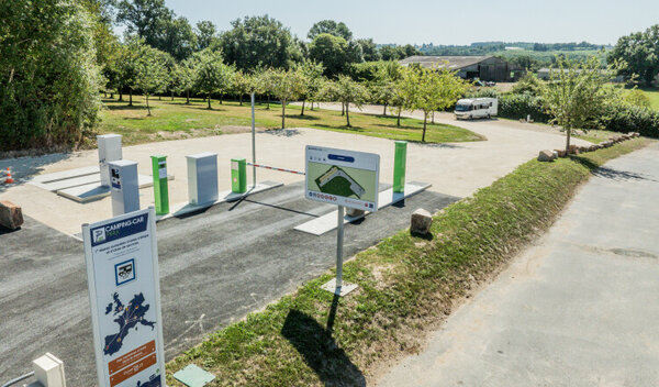Aire de camping-car de Le Chalard (Haute Vienne) — Foto 2