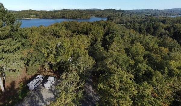 Aire de camping-car de Lac Saint-Pardoux, Razès (Haute Vienne) — Photo 2
