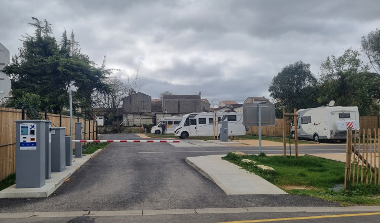 Aire de camping-car de Agen (Lot et Garonne) — Sp. parking dla kamperów in Agen