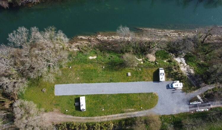 Aire de camping-car de Montfort (Pyrénées Atlantiques) — Ställplats in Montfort