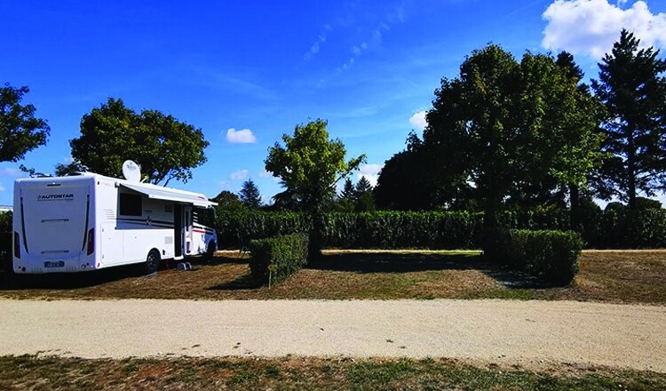 Aire de camping-car de Saint-Sauvant (Vienne) — Campervan Site in Saint Sauvant