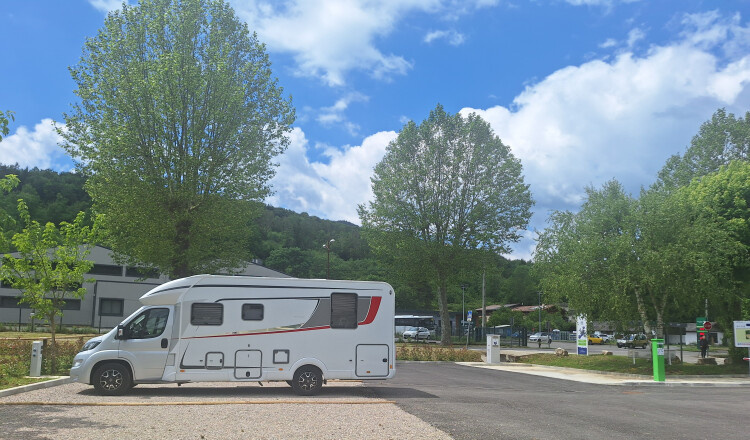Aire de camping-car de Bélesta (Ariège) — Karavan Sitesi in Bélesta