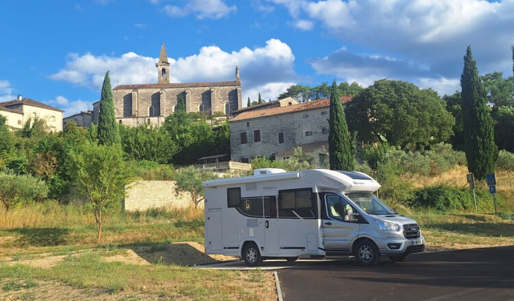 Aire de camping-car de Barjac (Gard) — Aire camping car in Barjac