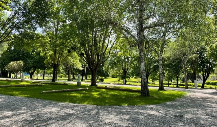 Aire de camping-car de Labarthe-Rivière (Haute Garonne) — Aire camping car in Labarthe Rivière