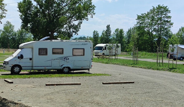 Aire de camping-car de Bours - Le Lac (Hautes Pyrénées) — Photo 2