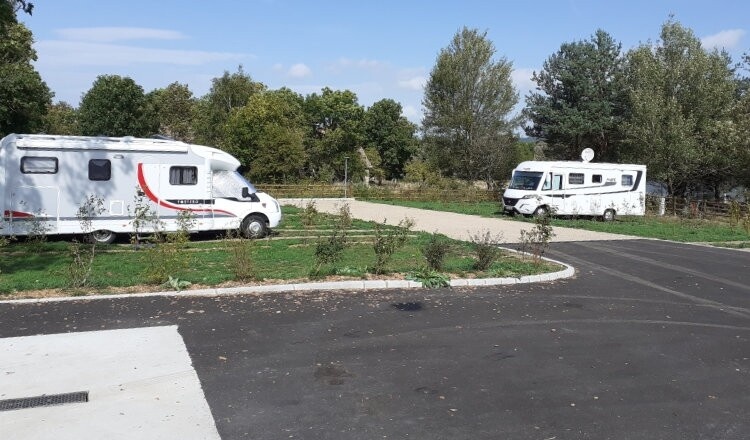 Aire de camping-car de Chambon-le-Château (Lozère) — Ställplats in Bel Air Val d'Ance