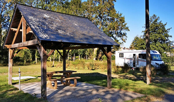 Aire de camping-car de Bazouges-Cré-sur-Loir, Le Vieux Pont (Sarthe) — Photo 2