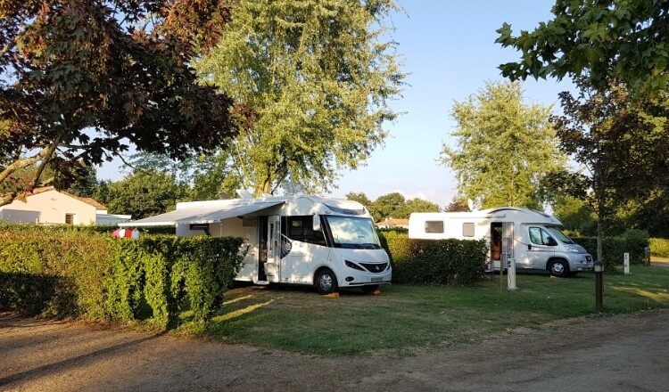 Aire de camping-car de Mouilleron-Saint-Germain, La Prée du Pavé (Vendée) — Місце для кемперів in Mouilleron Saint Germain