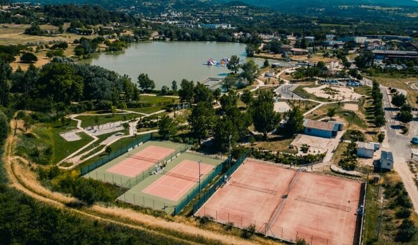 Aire de camping-car de Apt, Pays du Luberon (Vaucluse) — Photo 3