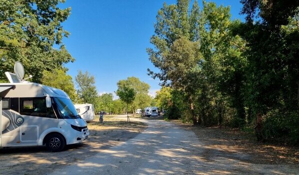 Aire de camping-car de Goult, Luberon (Vaucluse)