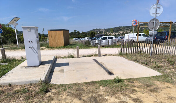 Aire de camping-car de Mormoiron, Lac des Salettes (Vaucluse) — Photo 2